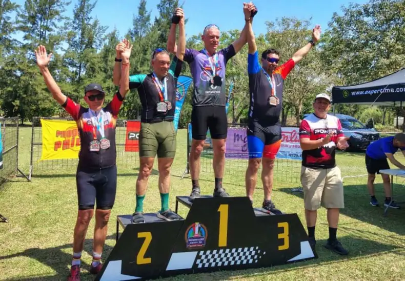 Ciclismo en Reconquista: Demis Pochon y Eugenia Firpo se quedaron con la gran final del MTB