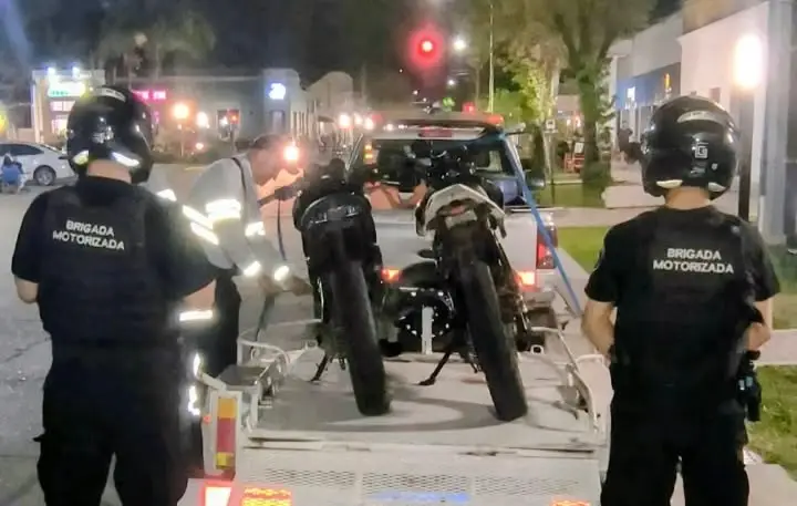 Avellaneda: retuvieron motos que circulaban sin casco, sin documentación y con escapes deportivos