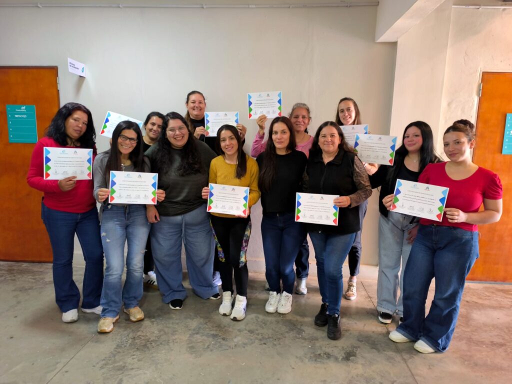 Mujeres de Avellaneda se capacitan en herramientas digitales con apoyo de la Unión Europea