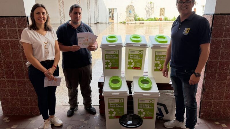 Romang impulsa la educación ambiental con la entrega de composteras y cestos de residuos