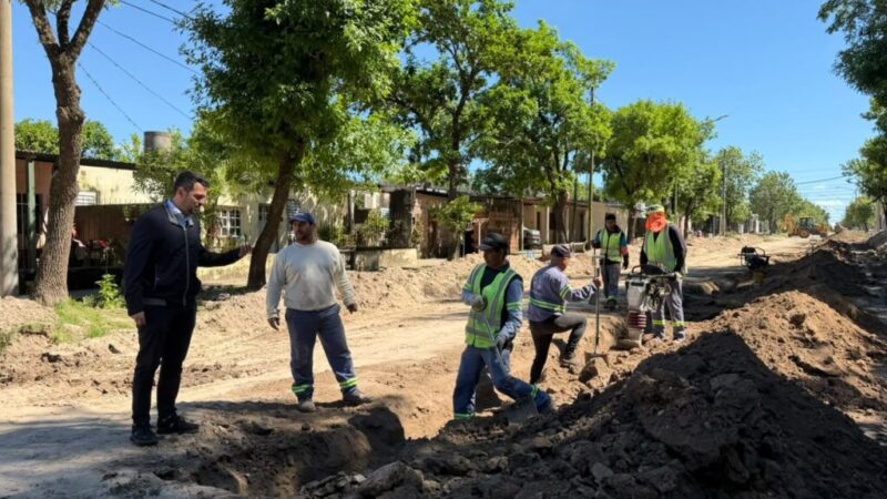 Avellaneda comienza las tareas de pavimentación en Calle 16 de Barrio Lourdes