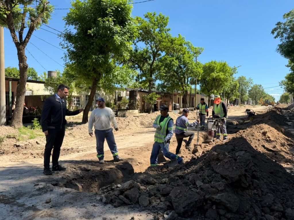 Avellaneda comienza las tareas de pavimentación en Calle 16 de Barrio Lourdes